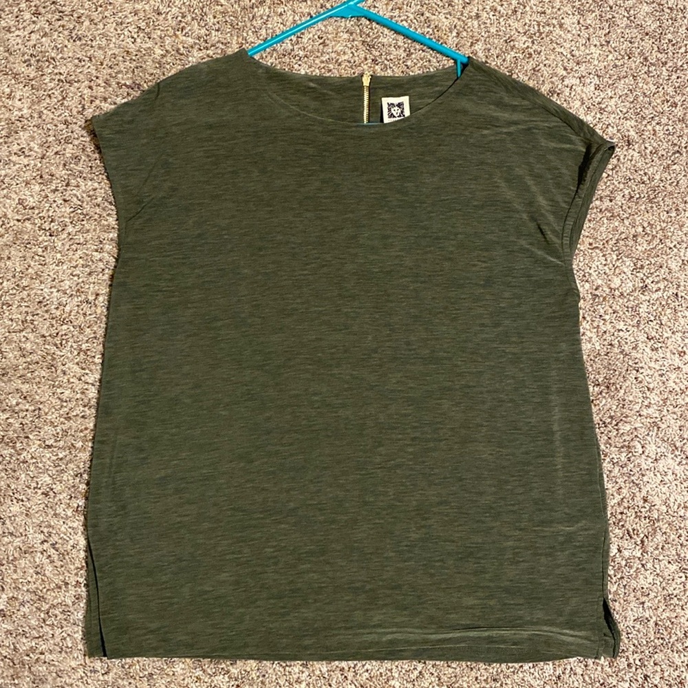 Anne Klein cap sleeve top with gold zipper in back - size L.